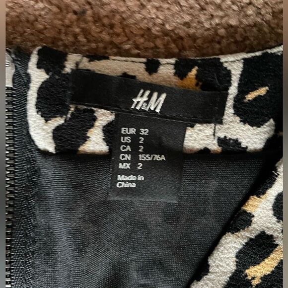 H&M fitted Animal Print Dress - Sz 2 - Picture 6 of 7